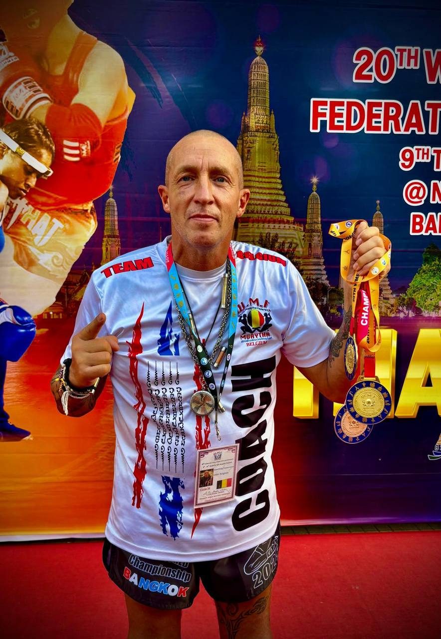 Le coach avec les medailles des WMF World Championships de Bangkok