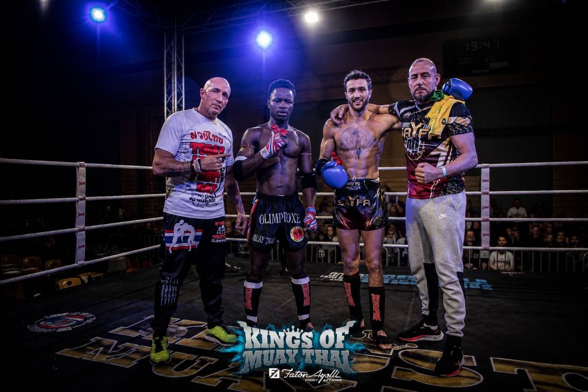 Kings of Muay Thai, les combattants et les coachs dans le ring