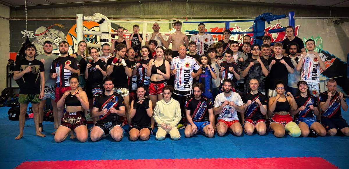 L'équipe Olimpboxe au complet dans la salle de Wanze